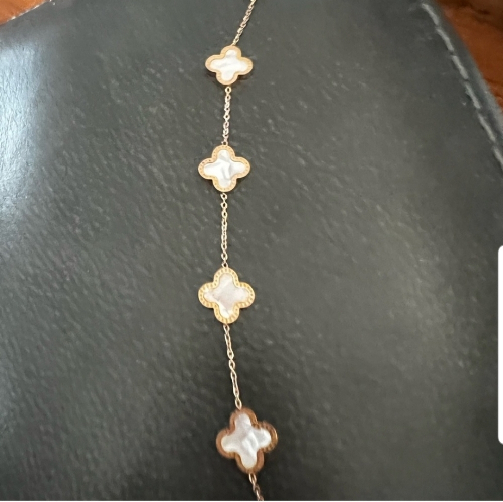 Mother Of Pearl Clover Bracelet - Picture 2 of 7